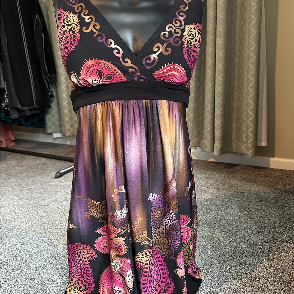 Connected Apparel Black and Pink V-Neck Sleeveless Mid length